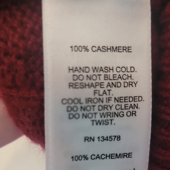 Cashmere Vineyard Vines Crimson Crew Neck Sweater with Cable Knit - Picture 5 of 5